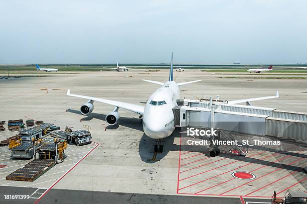 탑승이란 통화 개인 비행기에 대한 스톡 사진 및 기타 이미지 - 개인 비행기, 공항, 공항 출발 구역