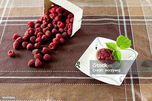 Panna Cotta In Tavola - Fotografie stock e altre immagini di Bibita - Bibita, Cibo, Colore verde