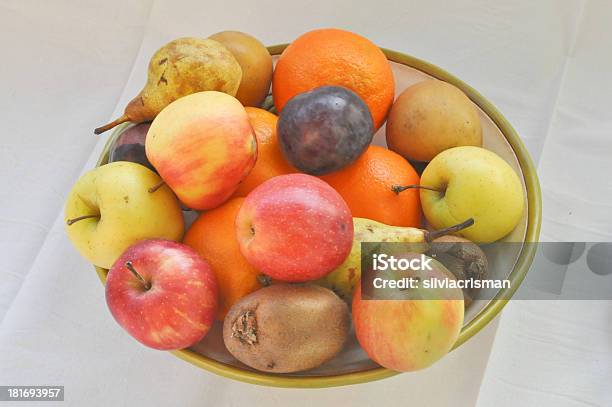 Frutta - Fotografie stock e altre immagini di Cibi e bevande - Cibi e bevande, Cibo, Composizione orizzontale