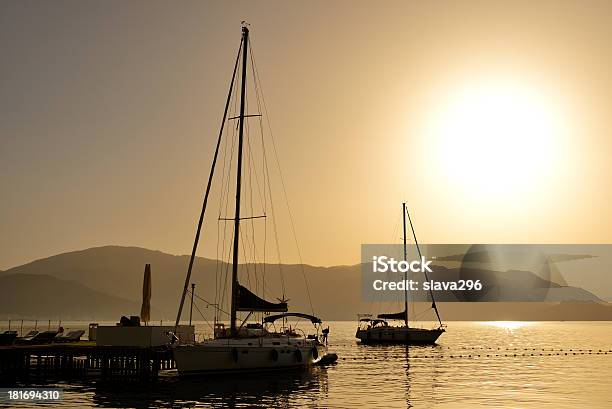 Lalba E Vista Su Yacht Harbor Marmaris Turchia - Fotografie stock e altre immagini di Acqua - Acqua, Alba - Crepuscolo, Ambientazione esterna