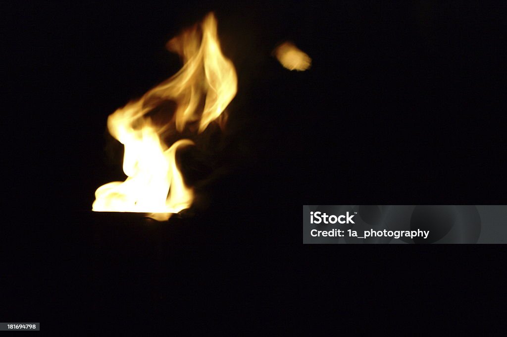 Факел пламени ночью - Стоковые фото International Multi-Sport Event роялти-фри