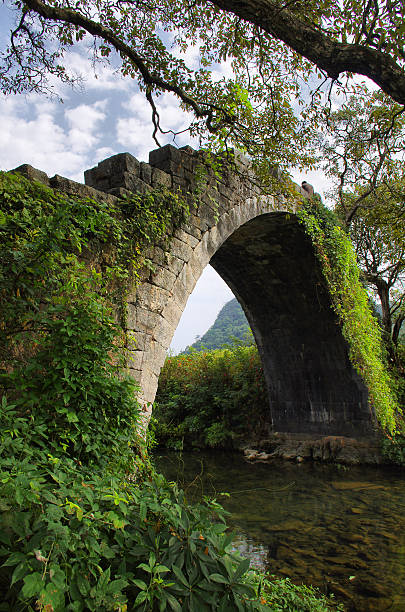 cina guilin yangshuo bridge - bridge beauty in nature travel destinations yangshuo foto e immagini stock