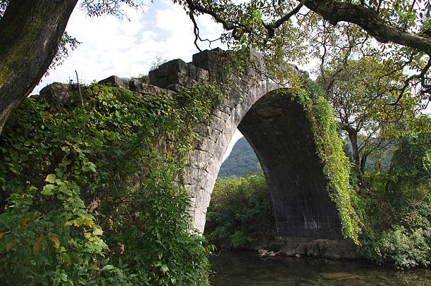 cina guilin yangshuo bridge - bridge beauty in nature travel destinations yangshuo foto e immagini stock