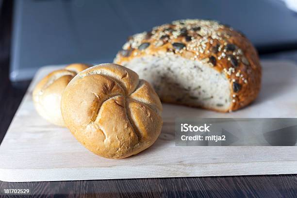 Pane - Fotografie stock e altre immagini di Alimentazione sana - Alimentazione sana, Ambientazione interna, Camera