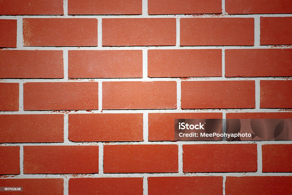 Czerwonej cegły ściany domu i światła środkowego. - Zbiór zdjęć royalty-free (Senior)