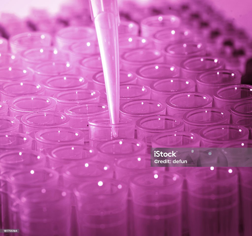 Ciencia de plástico de puntas de pipeta - Foto de stock de ADN libre de derechos