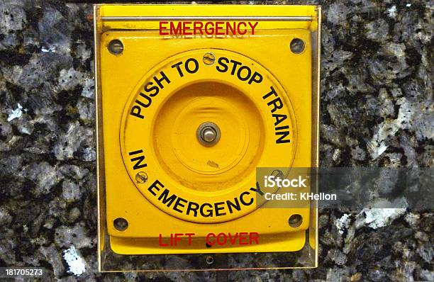 Botão De Paragem De Emergência - Fotografias de stock e mais imagens de Amarelo - Amarelo, Ao Ar Livre, Botão - Peça de Máquina