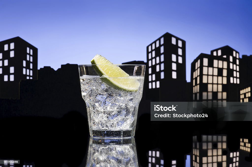 Metrópole gim tônica cocktail - Foto de stock de Amarelo royalty-free