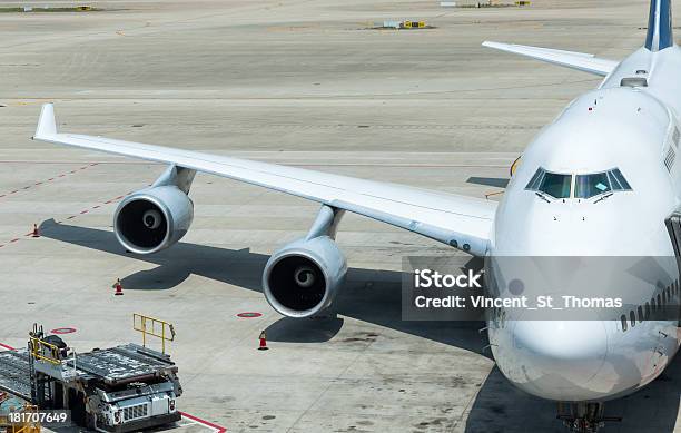 Photo libre de droit de Dembarquement Appelez banque d'images et plus d'images libres de droit de Aile d'avion - Aile d'avion, Arrivée, Aviation générale