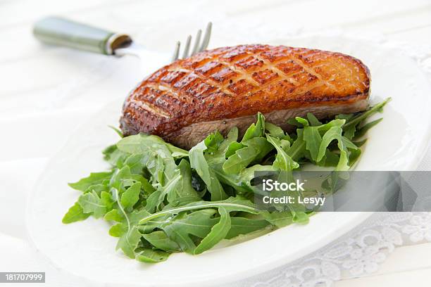 Salada Com Rúcula E Peito De Pato - Fotografias de stock e mais imagens de Alface - Alface, Azeite, Carne