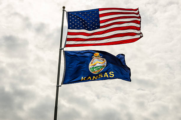 Banderas de Estados Unidos y de la ciudad de Kansas - foto de stock