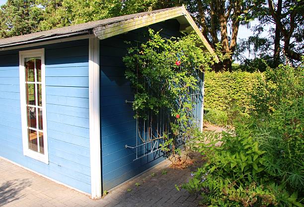 garden shed - schreberhütte stock-fotos und bilder