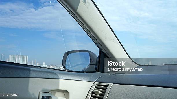 Vista De Dentro Carro Com Céu Azul De Fundo - Fotografias de stock e mais imagens de Carro - Carro, Admirar a Vista, Atividade