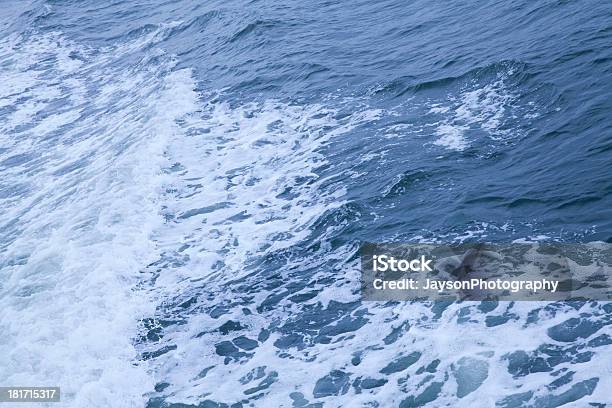 Onda Oceano - Fotografie stock e altre immagini di Acqua - Acqua, Ambientazione tranquilla, Andare in barca a vela