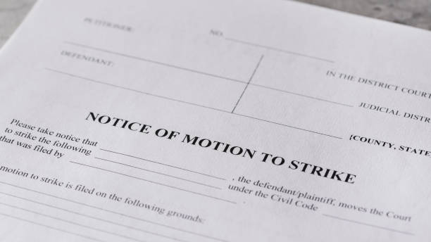 istock Notice of Motion to Strike Form 1817172139