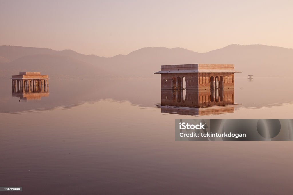 Edifício em jal mahal de Flutuante Palácio de jaipur Índia - Royalty-free Lago Foto de stock