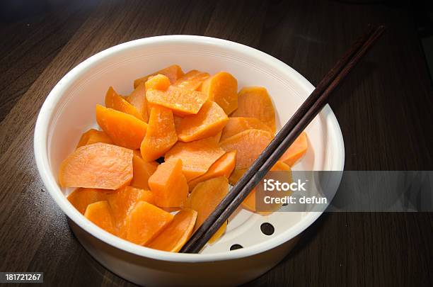 Boniato Foto de stock y más banco de imágenes de Agricultura - Agricultura, Al horno, Alimento