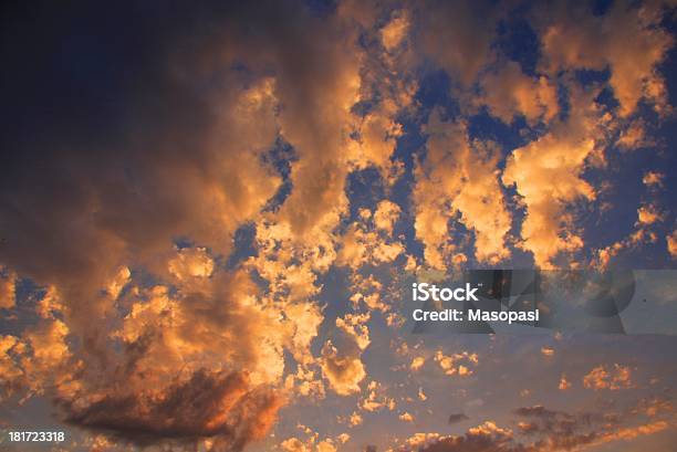 Bei Sonnenuntergang Stockfoto und mehr Bilder von Blau - Blau, Bunt - Farbton, Dach