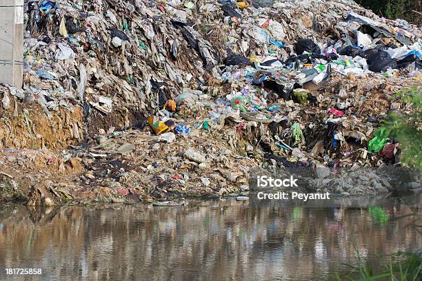 Müll Pfütze Stockfoto und mehr Bilder von Gefrierbeutel - Gefrierbeutel, Umweltverschmutzung, Abwasser