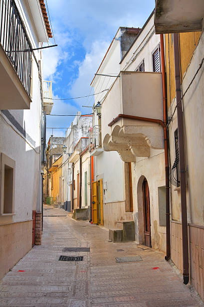 istock Alleyway. Ischitella. Puglia. Italy. 181733137