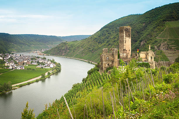 istock Metternich castle ruin and village at Mosel valley, Germany 181737851