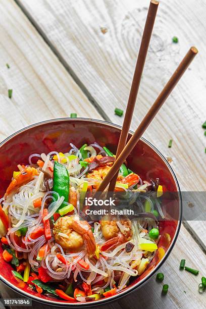 Chinesisches Gemüse Und Nudeln Und Garnelen Stockfoto und mehr Bilder von Asiatische Kultur - Asiatische Kultur, Asien, Bohne