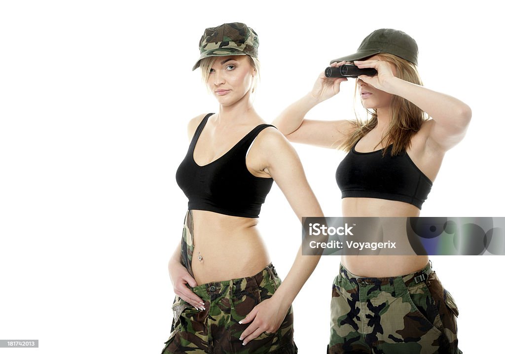 Duas mulheres em roupas, exército meninas militar - Foto de stock de Acampar royalty-free