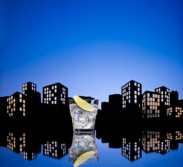 istock Metropolis Gin Tonic tom collins cocktail 181752496