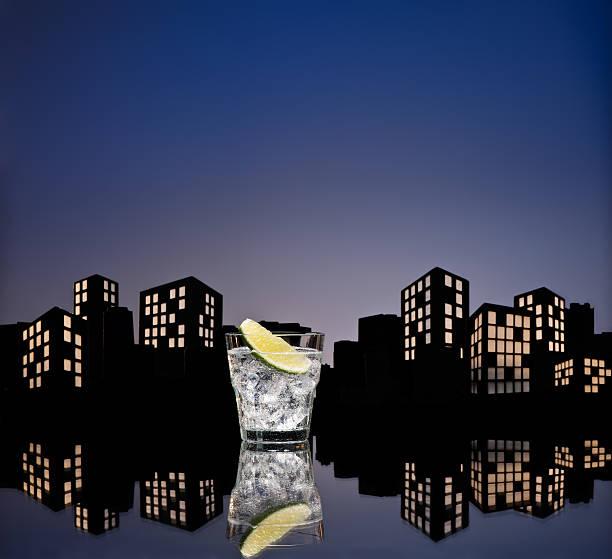 istock Metropolis Gin Tonic tom collins cocktail 181752510