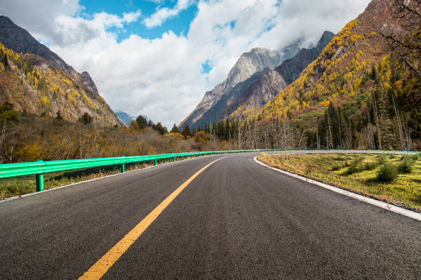 istock Mountain Road in Autumn 1817568867