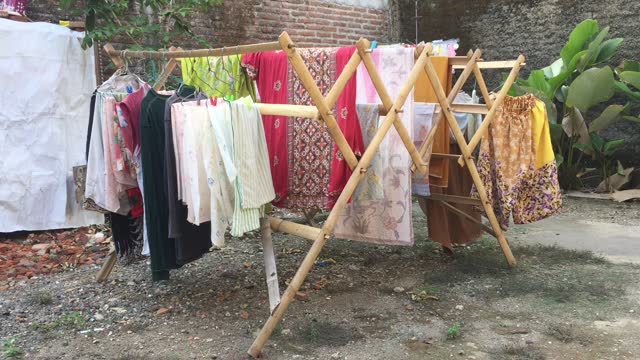Bamboo clothesline, very suitable for home and environmental promotional media