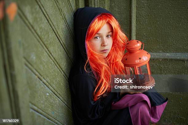 Filho No Dia Das Bruxas Attire - Fotografias de stock e mais imagens de Antigo - Antigo, Beleza, Bruxa