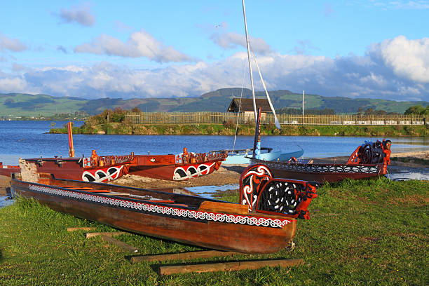 maori barcos - art tribal art traditional culture multi colored - fotografias e filmes do acervo
