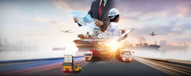 Smart technology logistics concept, Businessman touching virtual screen world map of Global logistics network distribution, Air cargo trucking, Rail transportation and maritime shipping, Online goods orders worldwide concepto de logística de tecnología inteligente, hombre de negocios tocando el mapa mundial de la pantalla virtual de distribución de la red logística global, transporte de carga aérea, transporte ferroviario y transporte marítimo, pedidos de mercanc