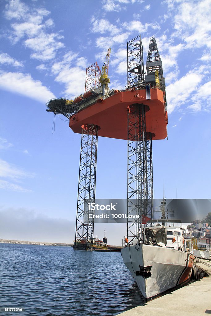 Plataforma Petrolífera e Guarda Costeira barco - Foto de stock de Aço royalty-free