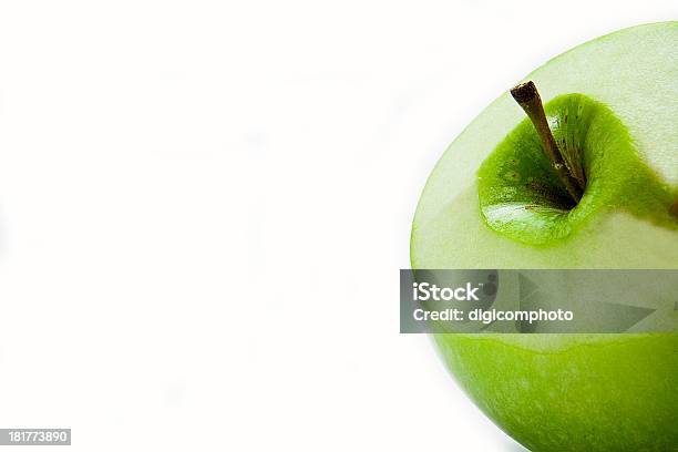 Grüner Apfel Frisch Geschält Isoliert Auf Weißem Hintergrund Stockfoto und mehr Bilder von Abnehmen