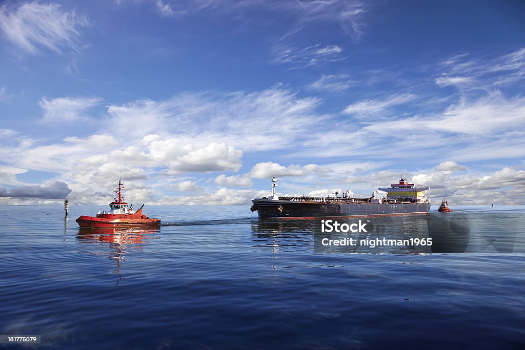 Navire pétrolier - Photo de Remorqueur libre de droits