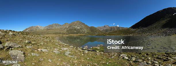 Photo libre de droit de Panorama Du Lac De Montagne Alpin Hirschebensee Kühtai Tyrol Autriche banque d'images et plus d'images libres de droit de Activité de loisirs