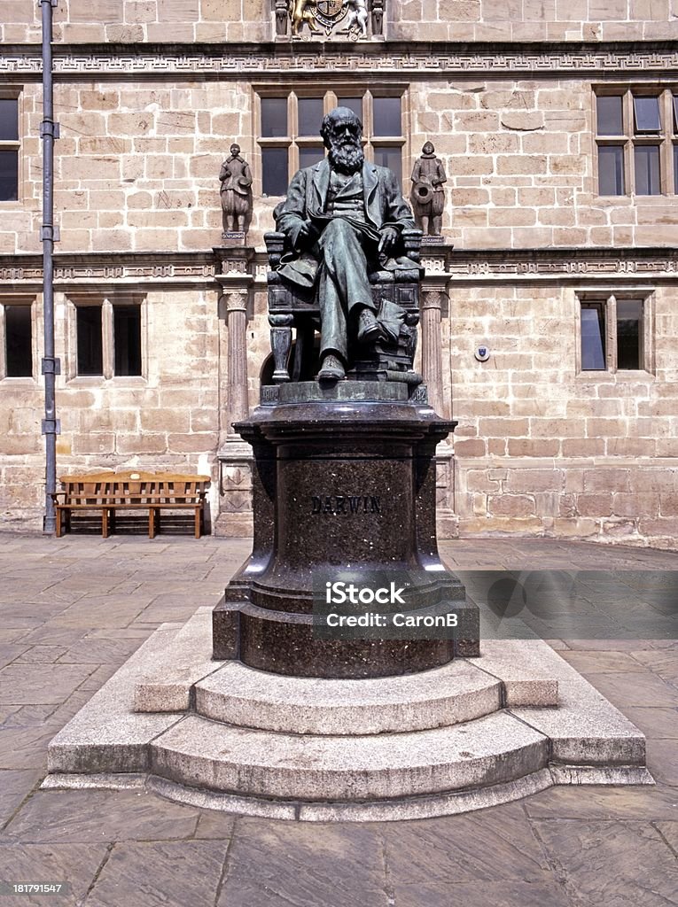 Charles Darwin statue de Shrewsbury. - Photo de Angleterre libre de droits