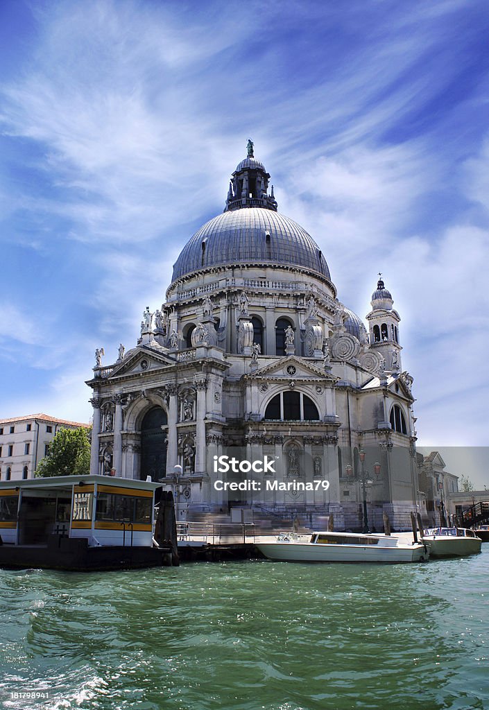 Basilique Santa Maria della Salute sur le Grand Canal, Venise, Italie - Photo de Architecture libre de droits