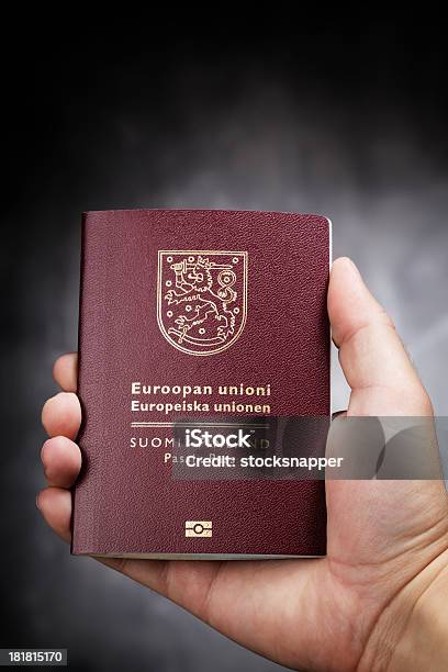 Finlandés Pasaporte Foto de stock y más banco de imágenes de Agarrar - Agarrar, Biometría, Carnet de identidad