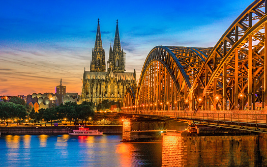 Cologne Cathedral in contrast with a modern building in the foreground
