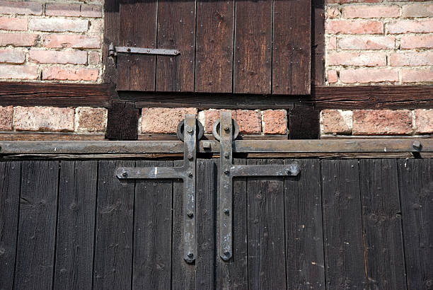 istock Detail of old barn 181849523