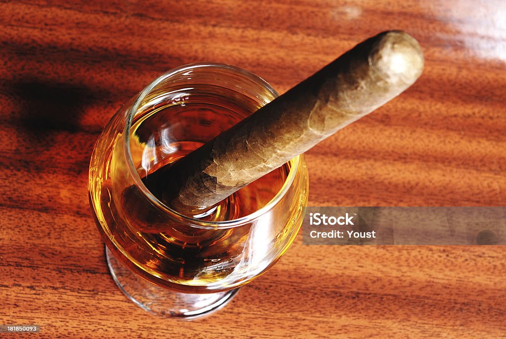 in Brandy-Zigarre - Lizenzfrei Alkoholisches Getränk Stock-Foto
