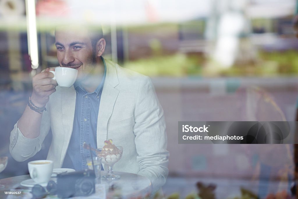 Pausa caffè al caffè - Foto stock royalty-free di Dietro