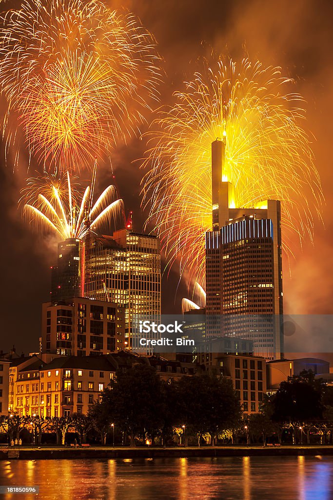 Feuerwerk über die Dächer von Wolkenkratzer in Frankfurt, Deutschland - Lizenzfrei Feuerwerk Stock-Foto