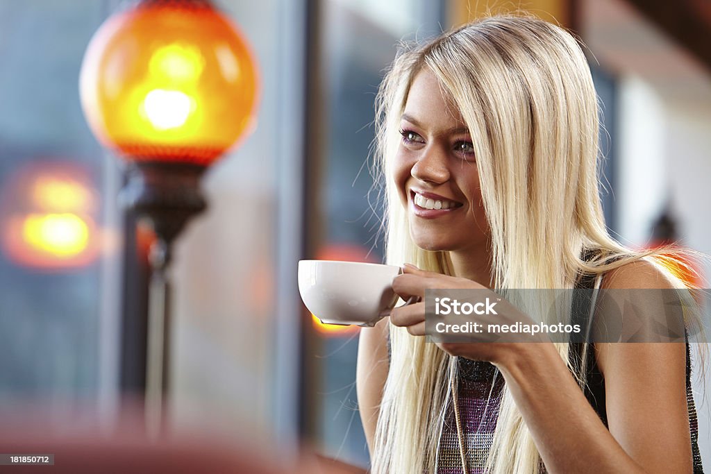 Mulher com café - Royalty-free 20-24 Anos Foto de stock