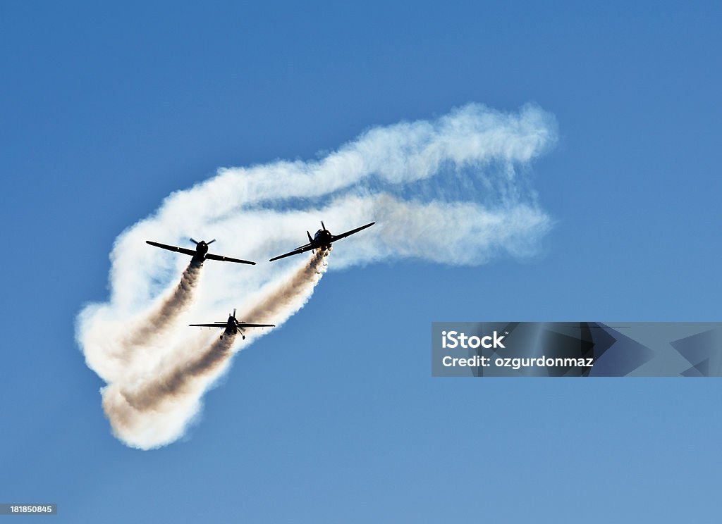 Fighter płaszczyzn w Pokazy lotnicze - Zbiór zdjęć royalty-free (Dym)