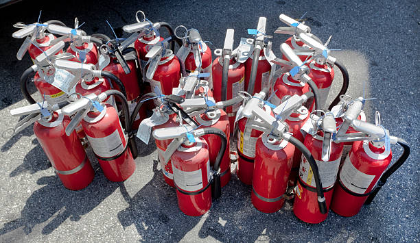 extintores de incêndio - fire prevention - fotografias e filmes do acervo