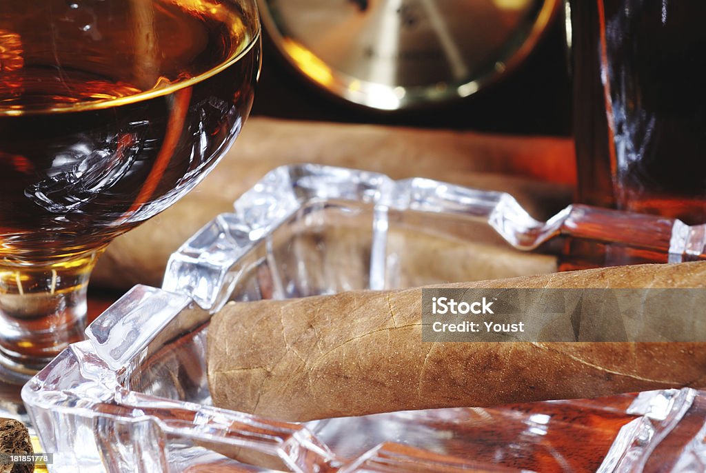 Zigarren und Brandy - Lizenzfrei Alkoholisches Getränk Stock-Foto